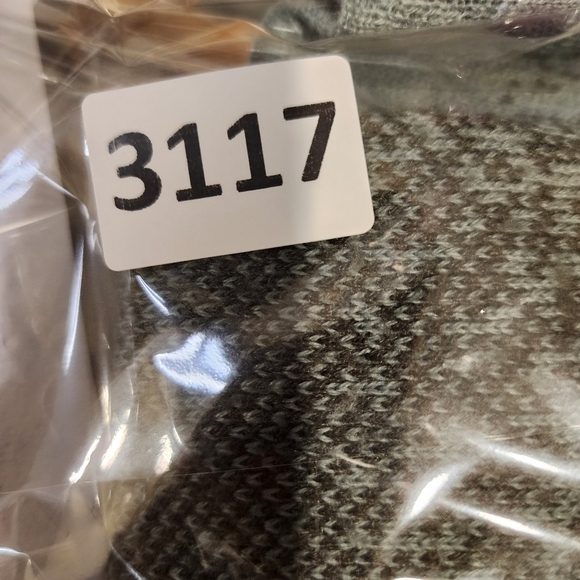 ANTHROPOLOGIE Madison 88 large scarf - Picture 7 of 7